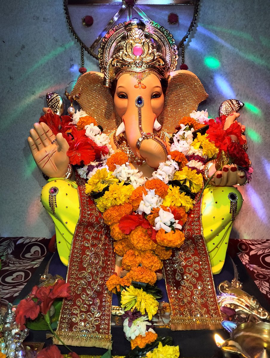 hRutikaVare's tweet photo. 🙏🏻🌺Ganpati Bappa Morya!🌺🙏🏻
May Lord Ganesha bless you with all the happiness & success. Greetings on Ganesh Chaturthi @shreyaghoshal and my Entire #SGFamily 🫶🙏🏻
#MyBappa #GanpatiBappaMorya https://t.co/UZqv7C3LxP