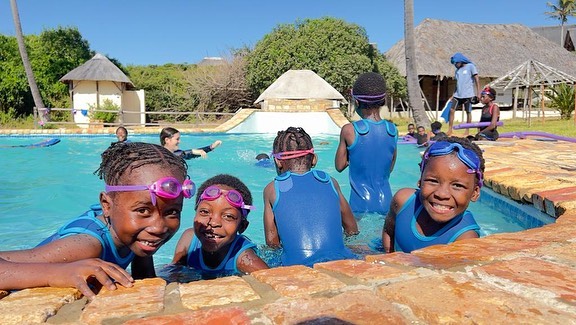 Absolutely delighted to support the amazing <a href="/LoveTheOceans/">Love The Oceans</a> charity by providing wetsuits to help the young children in Guinjata Bay, an area in Mozambique, keep warm during their swimming lessons.

konfidence.co.uk/blogs/news/kee…