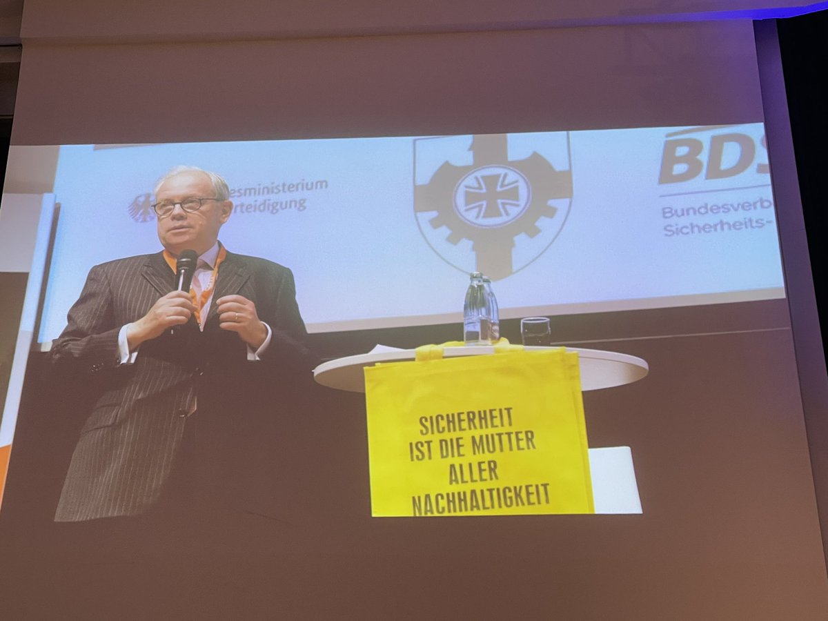 BDSV_Berlin's tweet image. #rünet22
Wir freuen uns dieses Jahr als Aussteller, aber auch als Podiumsdiskussionsteilnehmer an der diesjährigen RÜ.NET22 teilnehmen zu dürfen. Unter der Überschrift „Fähigkeitsprofil der Bundeswehr 2027“ sind wir gespannt auf interessante Vorträge und Diskussionen.