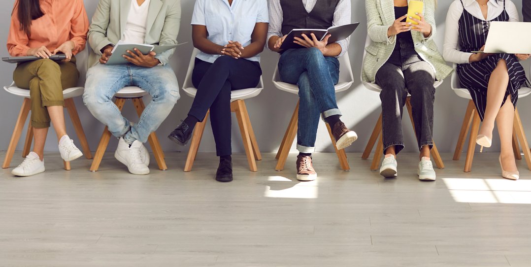 48,8% des demandeurs d’emploi retrouvent un emploi dans un domaine professionnel différent de celui initialement recherché, selon une étude @pole_emploi. Le point avec <a href="/lemonde/">LeMonde</a> sur l'enjeu du recrutement basé plus sur les compétences que sur les métiers 👉
lemonde.fr/emploi/article…