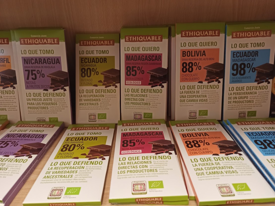 SENALLASALTRA's tweet photo. Bon dia!A quina botiga podeu trobar la diversitat de productes que oferim a la nostra, i que volem que sentiu vostra? Cafès d'origen, cacaus cultivats justs, roba de cotó orgànic, cosmètica certificada
@EquiMercado
@OxfamIntermon
@ideas_es
@alternativa3
#comerçjust #Cresponsable https://t.co/KSHcmXUMrw