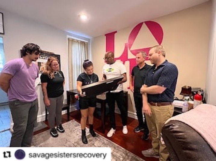 DrIshMajor's tweet photo. Honored to present @SavageSister215 w #SustainingFamiliesAward for their tireless efforts attacking addiction ferociously with radical love through connection! #crossroadstreatmentcenters support will provide for 12 weekly Outreach and 2 monthly servings of bt 1400 - 1800 folks! https://t.co/Q4NFOD531d