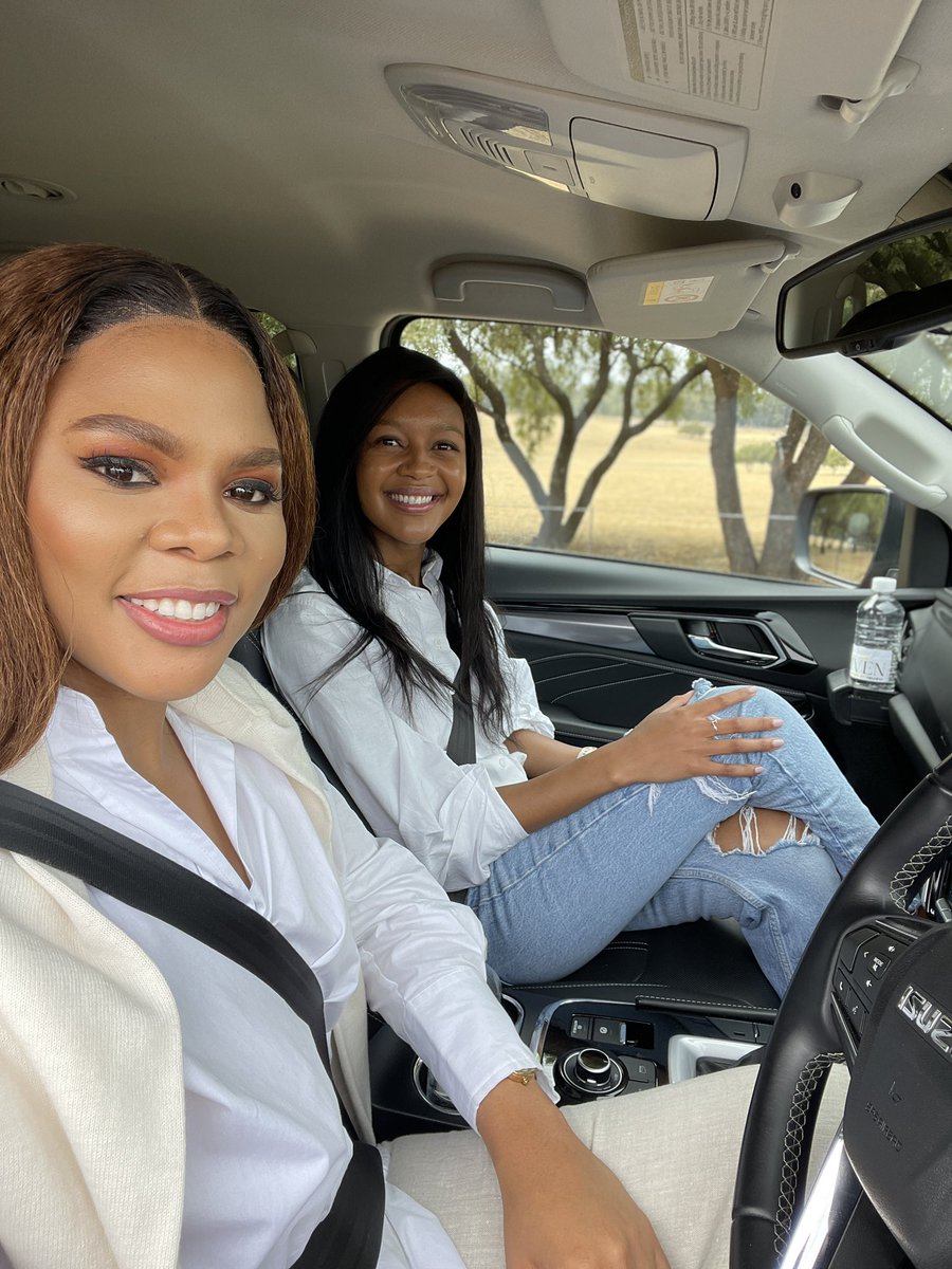 Olwe2Lesh's tweet photo. Art of Superwoman invited some inspiring and BOLD women to close off Women’s Month and launch an exciting partnership with Isuzu: #SheIsDriven by @ArtofSuperwoman, Powered By @isuzusa
I’m with my mentee for the day, Vanessa. https://t.co/oAJQdYvw4I