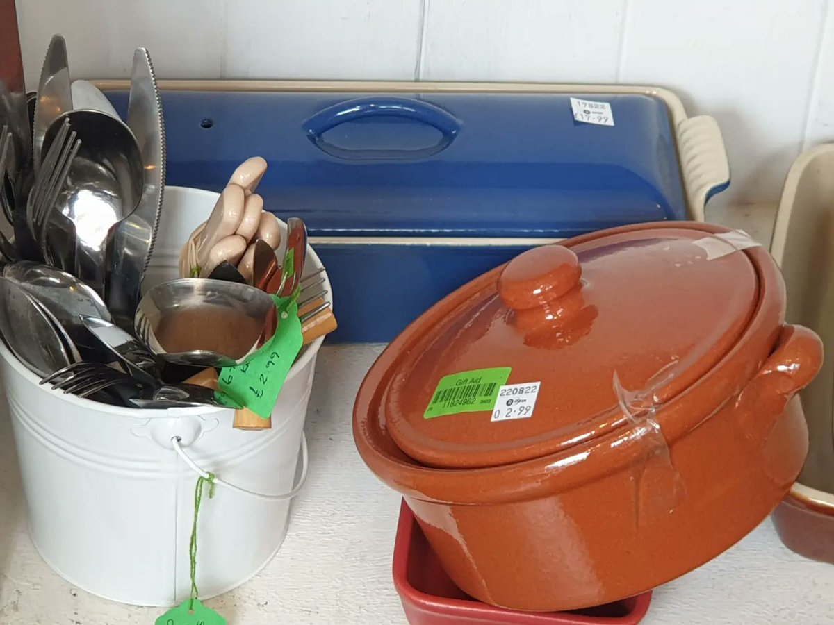 OxfamHarpenden's tweet photo. Off to #university? Need to equip your #studenthouse? You know where to come! At #Oxfam #Harpenden we have all the #homeware you need for your shared #kitchen! Come for a browse!
Open 10am to 5pm Mon to Sat (4pm Wed) at 3, Harding Parade.
#FoundInOxfam #SecondHandSeptember 💚♻️ https://t.co/XvKZJwkqG2