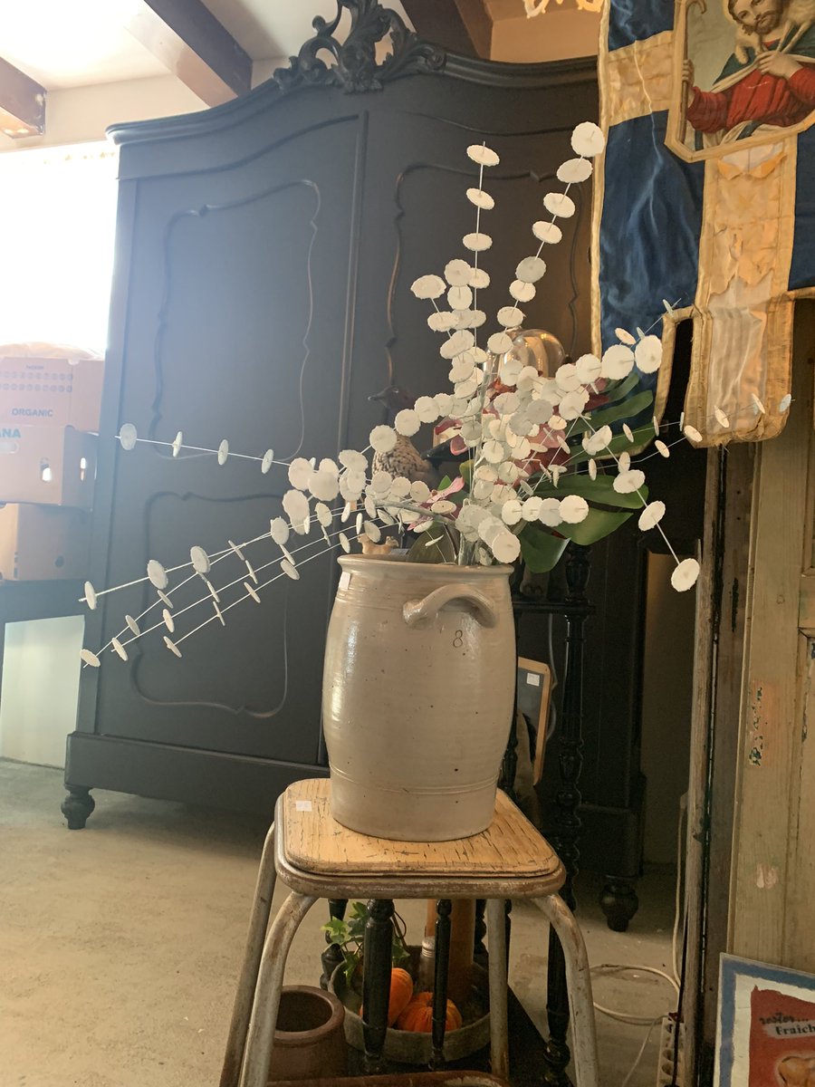 TanteMn's tweet photo. Ja ja er is weer verse waar uit #France #België mooi #antiek en #brocante 

En natuurlijk een fijne #vunzigewoensdag toegewenst https://t.co/QuS2DGVYFk