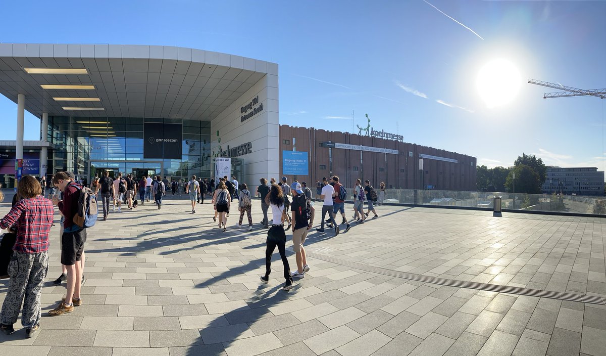 ApeCast_'s tweet photo. Back from Gamescom 22. This time not as Full-time streamer but as an employee for @thera_bytes 🙌
3 days press appointments and 2 days booth was an awesome mix. It is so exciting to watch people play @ZombieCureLab and observe the different approaches in our gamescom version. https://t.co/PDl5Hq1pEZ
