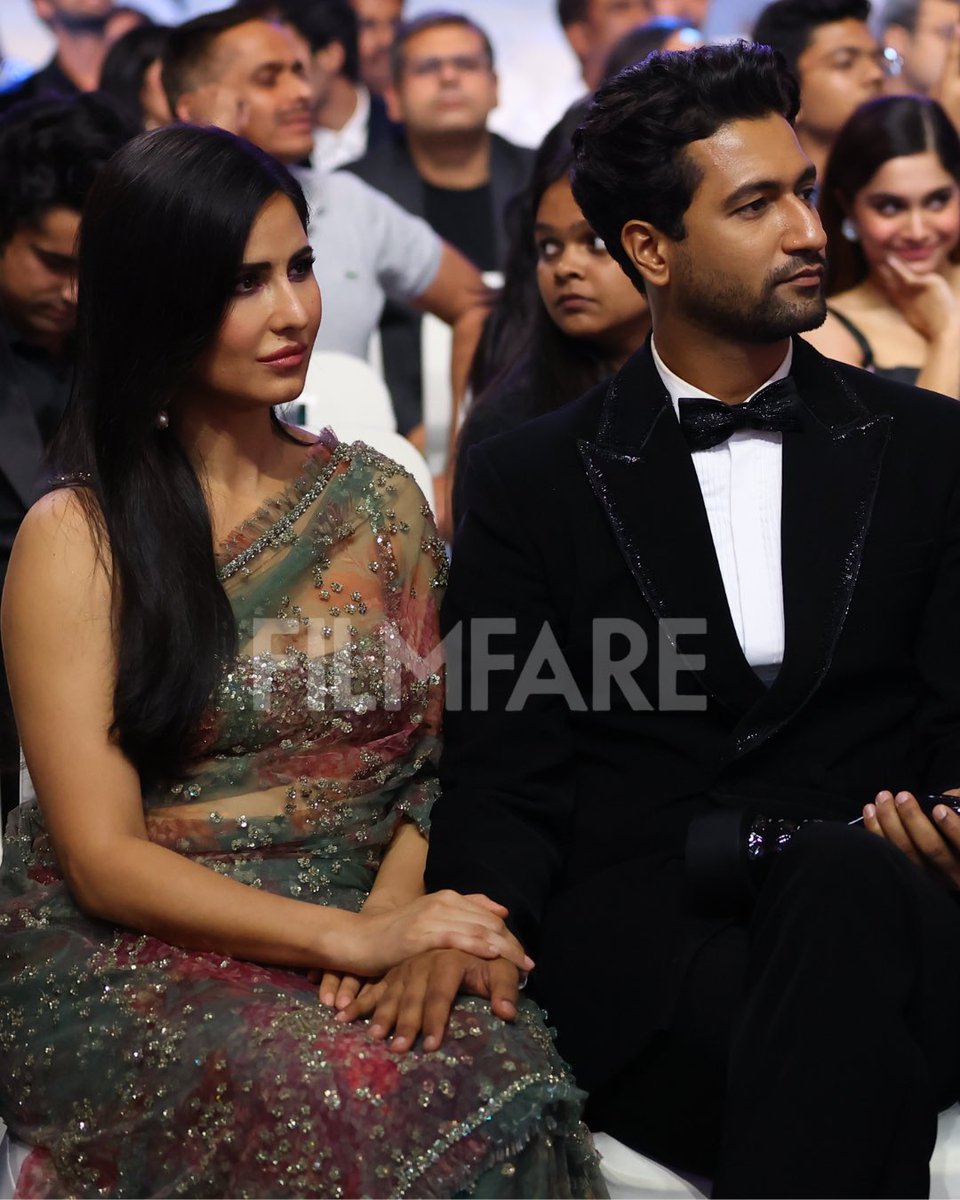 filmfare's tweet photo. Mrs and Mr! #KatrinaKaif and #VickyKaushal were clicked sitting together at the 67th #Wolf777newsFilmfareAwards 2022 with Government Of Maharashtra, Aazadi Ka Amrit Mahotsav. https://t.co/x6yYBLgX3w
