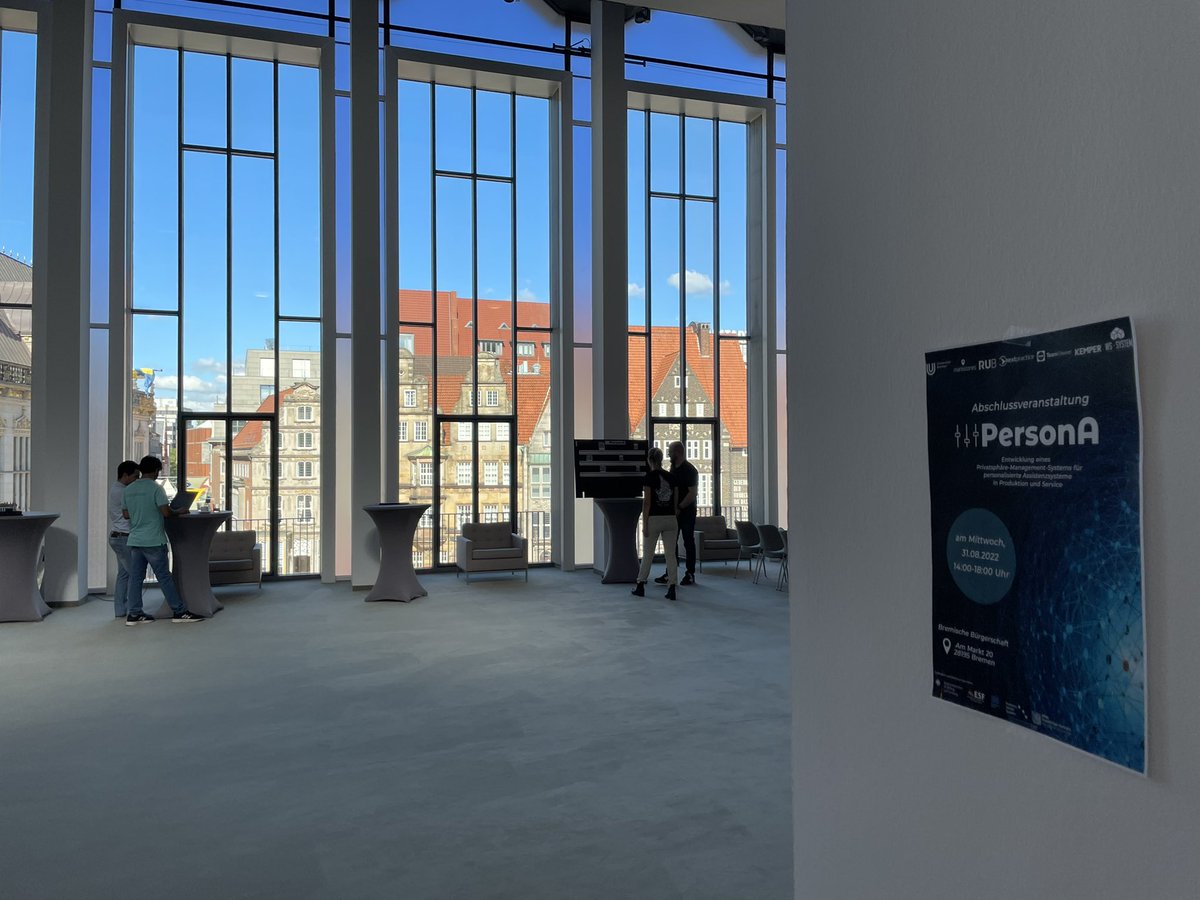 Um 14:00 Uhr geht’s los und unsere Vorbereitungen laufen bereits! Wir freuen uns auf unsere Gäste zur Abschlussveranstaltung unseres PersonA-Projekts, das die vergangenen drei Jahre durch das BMBF und den ESF gefördert wurde. Bis später in der Bremischen Bürgerschaft! 👋