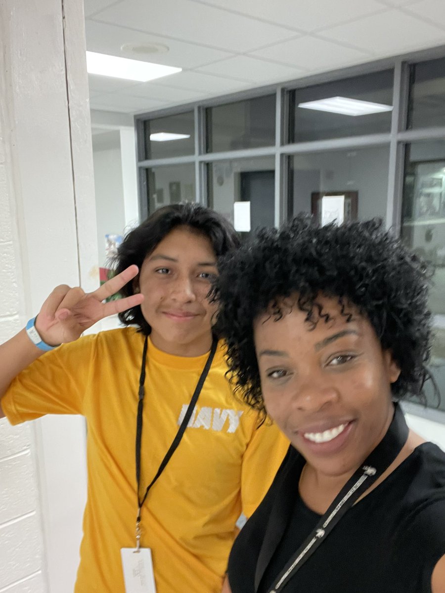 AmiraBritton's tweet photo. It is a beautiful thing observing 9th graders get involved so early on in the school year! #BeInvolvedBeKindBeProud #APChronicles #OpenHouse https://t.co/IlpaPmLo5U