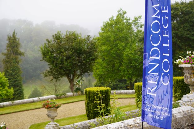 With increasing numbers of applicants year on year, Rendcomb College is looking for an Admissions Administrator to work in their friendly admissions office. Closing date is 7 September 2022. Apply here: loom.ly/9N5-Srs 
#IndependentSchool #Cotswolds #job #admissions