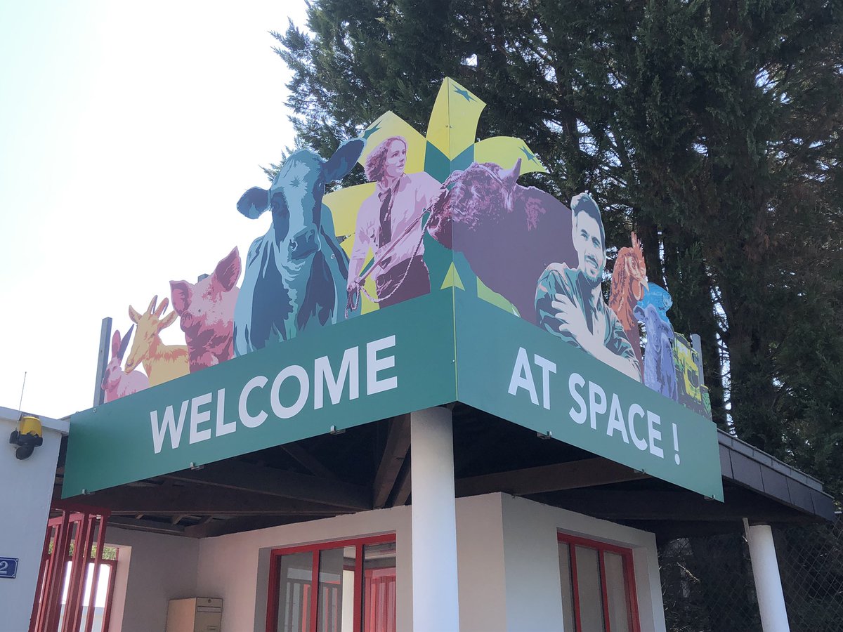 SPACERennes's tweet photo. La nouvelle signalétique du #SPACE2022 prend place au @Rennesparcexpo ! Un petit aperçu en images, on a hâte de vous la faire de découvrir du mardi 13 au jeudi 15 septembre ! https://t.co/90JWPVFnKI
