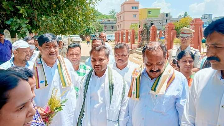 BiswalSouvic's tweet photo. ନେତୃବୃନ୍ଦ ତଥା କର୍ମକର୍ତ୍ତା ଗଣ ଉପସ୍ଥିତ ଥିଲେ।🙏
#ଉନ୍ନତି_ପଥରେ_କଟକ_ମହାନଗର
#TransformingCuttack 👏
#DevelopmentWorksInCuttack 👍 https://t.co/x5zftS0ull