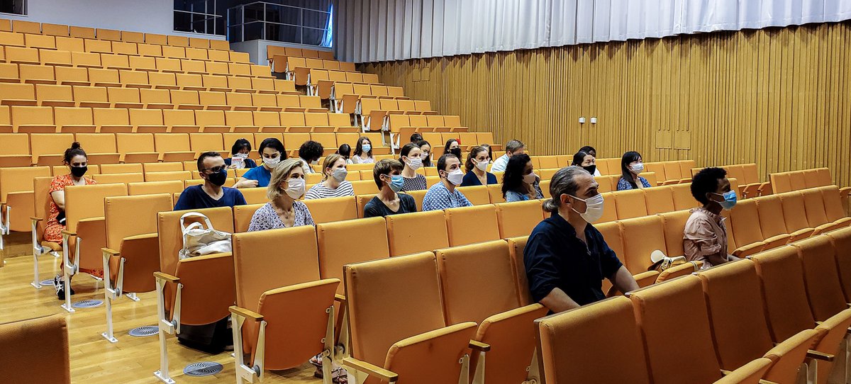 lfitokyo's tweet image. Après une #présentation de l’établissement par l’#équipededirection du #LFITokyo en #présentiel à l'#auditorium, ils ont pu visiter le #lycée et son #Annexe. 

#Bonneannéescolaire à toutes et à tous !

2/2
