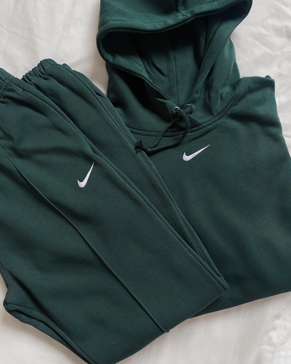 CaminoTV's tweet photo. Le Jogging Nike "Green" 🌲

28€ au lieu de 55€ avec le code BTS22 🎟

Lien https://t.co/odpksDr88K https://t.co/0R9qyrgZZr