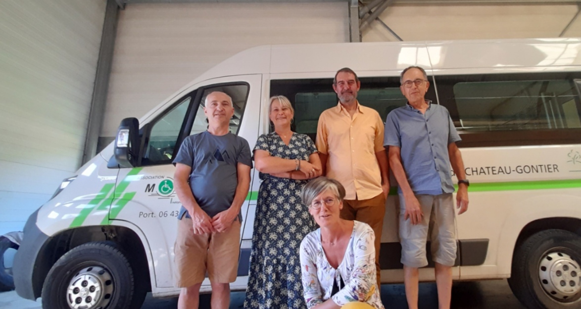 AnneCorve's tweet photo. 🚀 L'Equipe #MobileIT de @chateau_gontier se renforce avec la présence en #CDD de Nathalie en #PEC Parcours Emploi Compétences avec @poleemploi_PDL #FairePlusPourCeuxQuiEnOntLePlusBesoin 🙏 #Handicap #AideInsertionProfessionnelle 🔑 #TousMobilisés #DEBOE 🚀 #DELD https://t.co/mQcVRn4Ecj