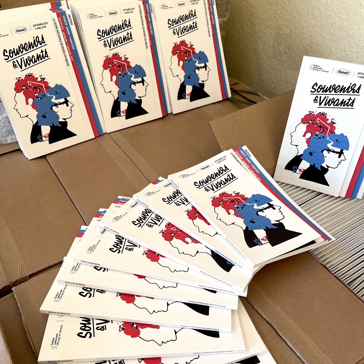 [PLURIELS]
La brochure de la Scène nationale de Bourg-en-Bresse est arrivée !
On a hâte de partager des émotions et de questionner le monde avec vous depuis le lieu singulier et magique du spectacle vivant !
 _
👉🏻 Envoi gratuit sur simple demande au  04 74 50 40 00