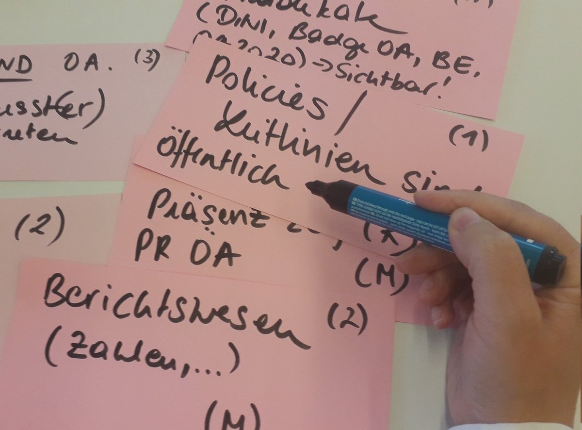 _aDNiL_M's tweet photo. Diskussionen auf der #OAStaffWeek. Status Quo erfassen und Veränderungen ermöglichen. https://t.co/Fr2EoOrc2s