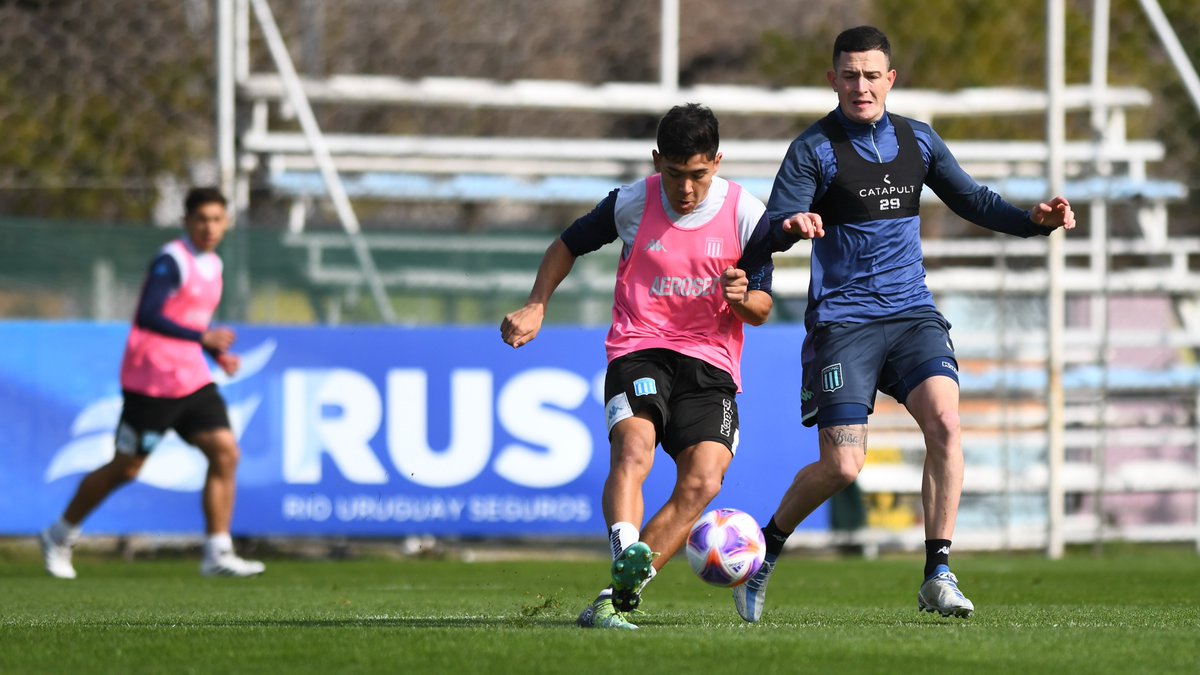 RacingClub's tweet photo. #EntrenamientoRacing

Gimnasio 🏋️‍♀️
En el Predio Tita: rondos de posesión y tareas tácticas ante un combinado de juveniles 📋
Rojas y Carbonero trabajaron en campo 🏃
Gastón Gómez, con una distensión en sóleo de la pierna derecha, hizo fisioterapia ✅
Jueves: práctica matutina 🔜 https://t.co/Kr5zOUR54L