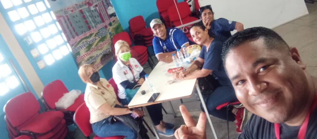 Banavihaldia's tweet photo. #EsNoticia📰||𝑩𝒂𝒏𝒂𝒗𝒊𝒉 en compañía del #VRPV, siguiendo lineamientos del ministro, @IMVillarroel1, la vicepresidenta, @Luna_Yorley y la directora ministerial, Patricia Cabrera, realizó charla informativa del producto Credicomunal a voceros de la AVV Caujaro Renace. https://t.co/JFyRsCQn78