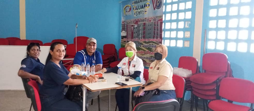 Banavihaldia's tweet photo. #EsNoticia📰||𝑩𝒂𝒏𝒂𝒗𝒊𝒉 en compañía del #VRPV, siguiendo lineamientos del ministro, @IMVillarroel1, la vicepresidenta, @Luna_Yorley y la directora ministerial, Patricia Cabrera, realizó charla informativa del producto Credicomunal a voceros de la AVV Caujaro Renace. https://t.co/JFyRsCQn78