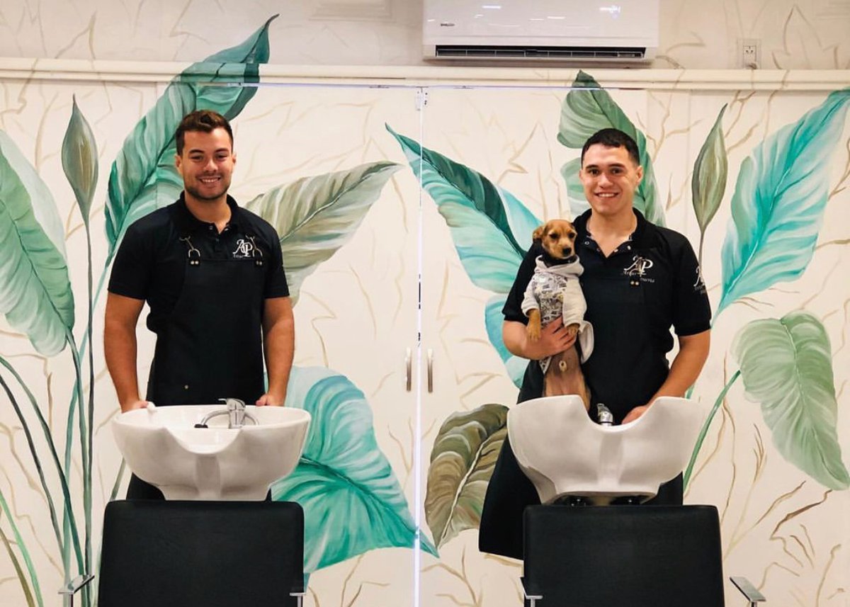 [BELLEZA] Artur Peluquería nuevamente envuelto en un escándalo capilar, la nueva novia de piqué fue tajante “me dejó el pelo duro como rulo de estatua” - Minuto Mercedes ✍ ow.ly/98ndn577249