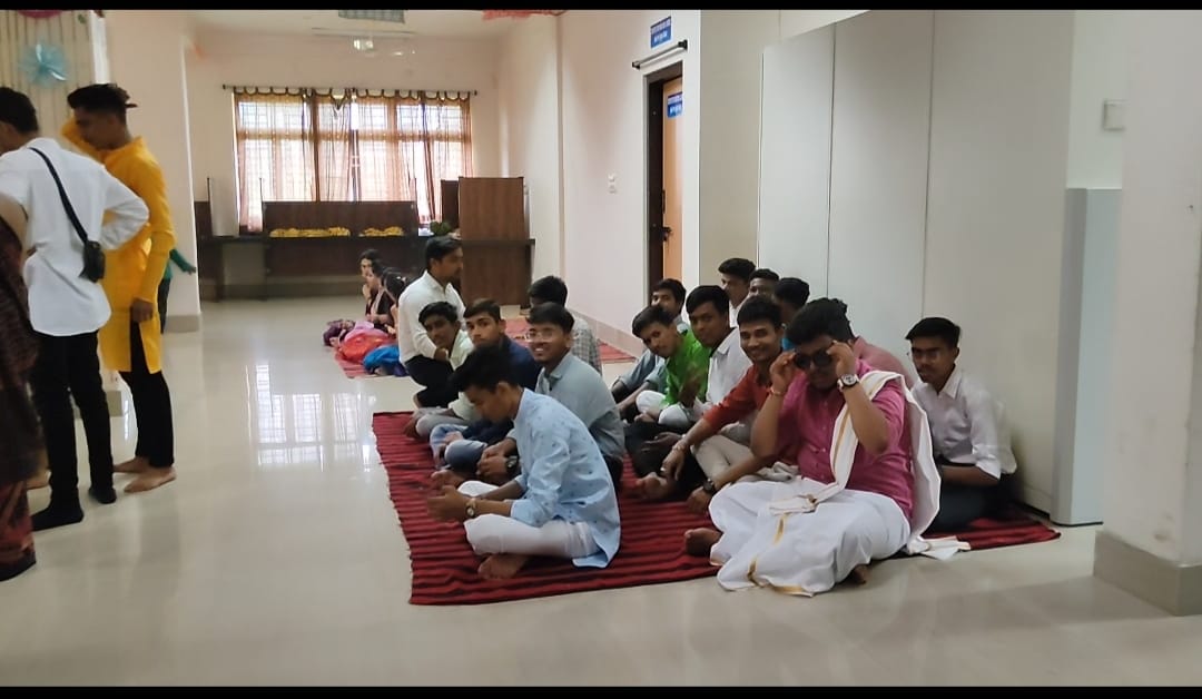 MAnanda66649452's tweet photo. May lord Shree Ganesha bless everyone with health, wealth, happiness and wisdom. Ganpati Bappa morya today celebration at IIHT Bargarh @iihtbargarh @IihtJodhpur @IIHTfulia @IIHTGuwahati @IIHTvaranasi https://t.co/6OkqLLf7DR