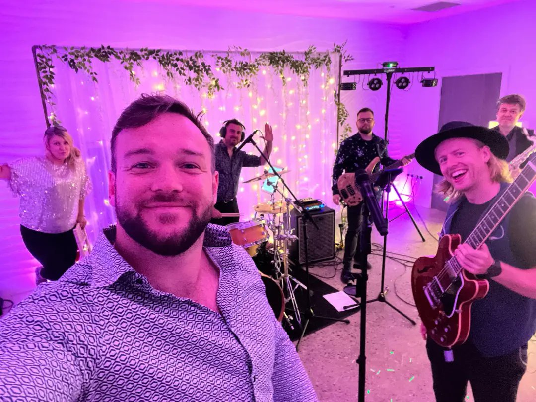 Ritchie_JFT's tweet photo. It was great fun Depping for these talented Musicians from @halloumitunes band last Friday 26th Aug for a Wedding. At a stunning venue location @hotelsandycove ! 😀🎼🎵🎶🥁👰🤵‍♂ #sessiondrummer #weddings @dc_california_ #soultonecymbalsartist @SoultoneCymbals @pellwoodeu https://t.co/PGyqDvHBt8