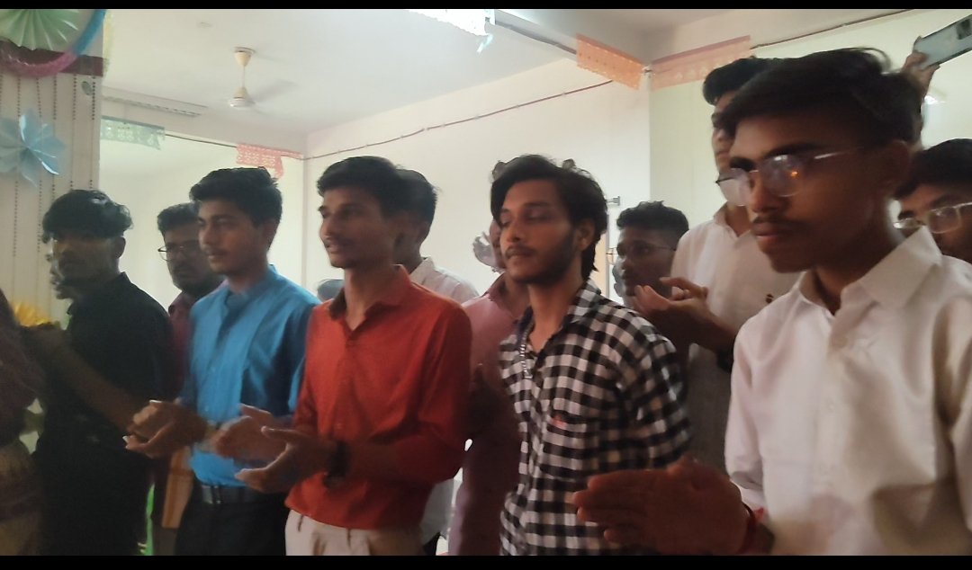 MAnanda66649452's tweet photo. May lord Shree Ganesha bless everyone with health, wealth, happiness and wisdom. Ganpati Bappa morya today celebration at IIHT Bargarh @iihtbargarh @IihtJodhpur @IIHTfulia @IIHTGuwahati @IIHTvaranasi https://t.co/6OkqLLf7DR