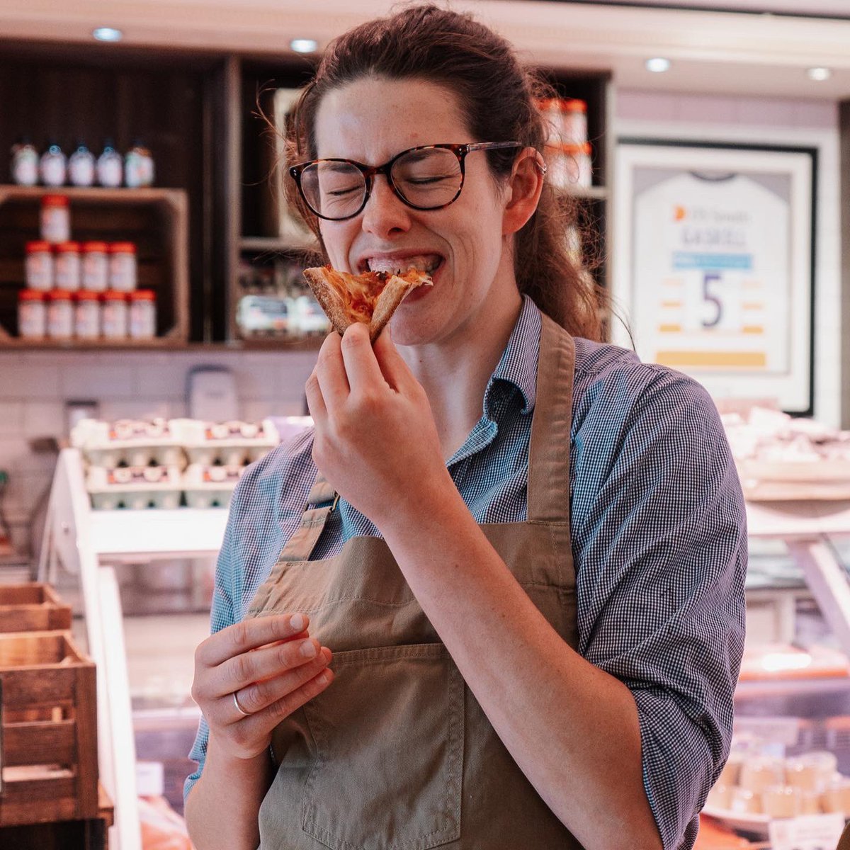 Birtellis's tweet photo. Love it or hate it? 🍍🍕
 
Slow smoked premium British pulled ham, with awarding-winning pineapple &amp; Dorset Naga chilli chutney, complemented with rich, buttery Devonshire cheddar and British fior di latte 😋

#hamandpineapple #cheddar #pizza #realpizza #british #farmtoslice https://t.co/MFkWqknb9i