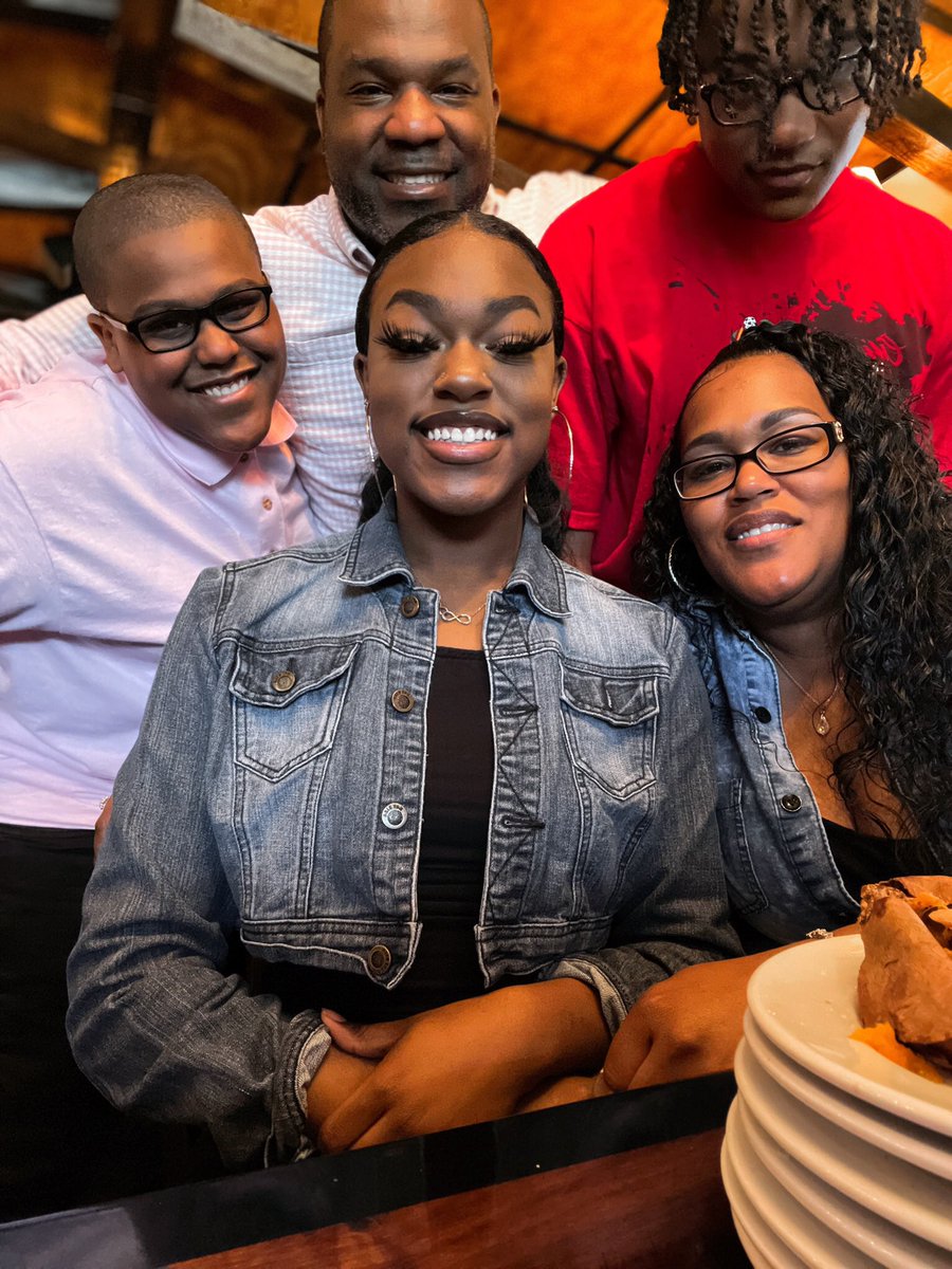 Octavia Davis tweet media