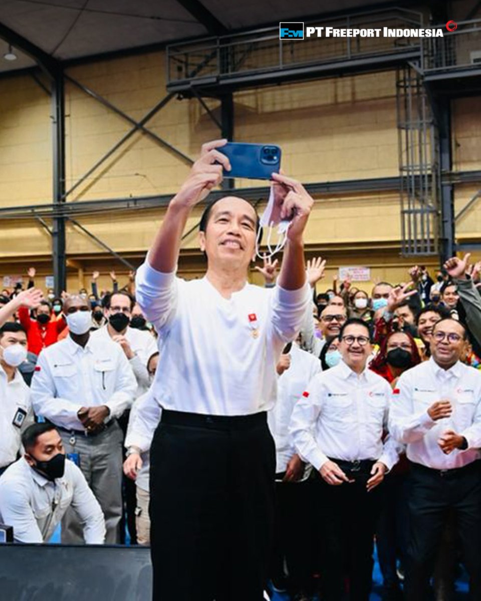 Presiden RI Joko Widodo (<a href="/jokowi/">Joko Widodo</a>) bersilaturahmi dengan karyawan Freeport Indonesia di Tembagapura pada 31 Agustus 2022. Kunjungan ini dilakukan usai Presiden Jokowi meresmikan Papua Football Academy yang dibentuk oleh Freeport Indonesia.