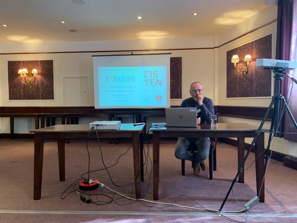 LISTENProject1's tweet photo. .@FerranSuay presenting the LISTEN Project and best practice in #linguisticassertiveness at the #Soillse2022 conference in Steòrnabhagh yesterday. @IAITH @Afuk_ @AccioCulturalPV @CnaG @EUROLANG @UV_EG https://t.co/X6FDDBjldP
