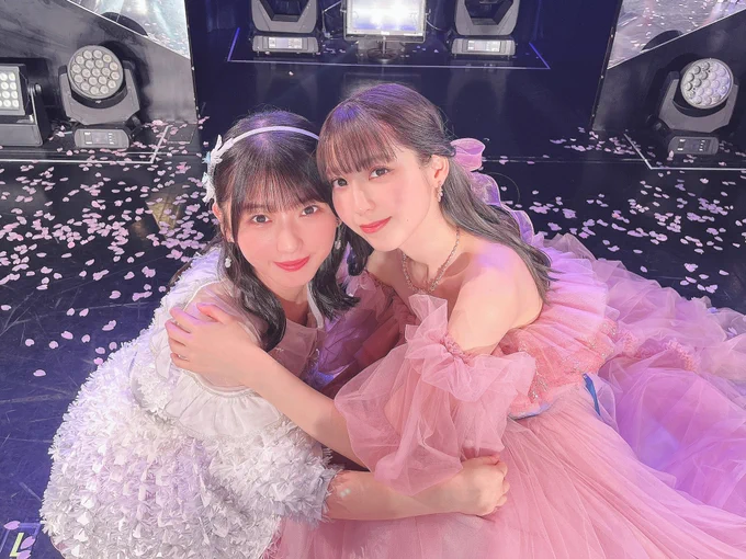 #松岡菜摘卒業公演今までHKTを引っ張ってきてくださってそんななっちゃんについていくことができたこと、とっても幸せですっ。最後に一緒にステージ立てて嬉しかったですだいすきななっちゃん、卒業おめでとうございます 
