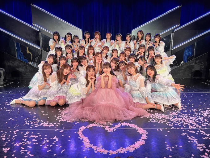 #松岡菜摘卒業公演今までHKTを引っ張ってきてくださってそんななっちゃんについていくことができたこと、とっても幸せですっ。最後に一緒にステージ立てて嬉しかったですだいすきななっちゃん、卒業おめでとうございます 