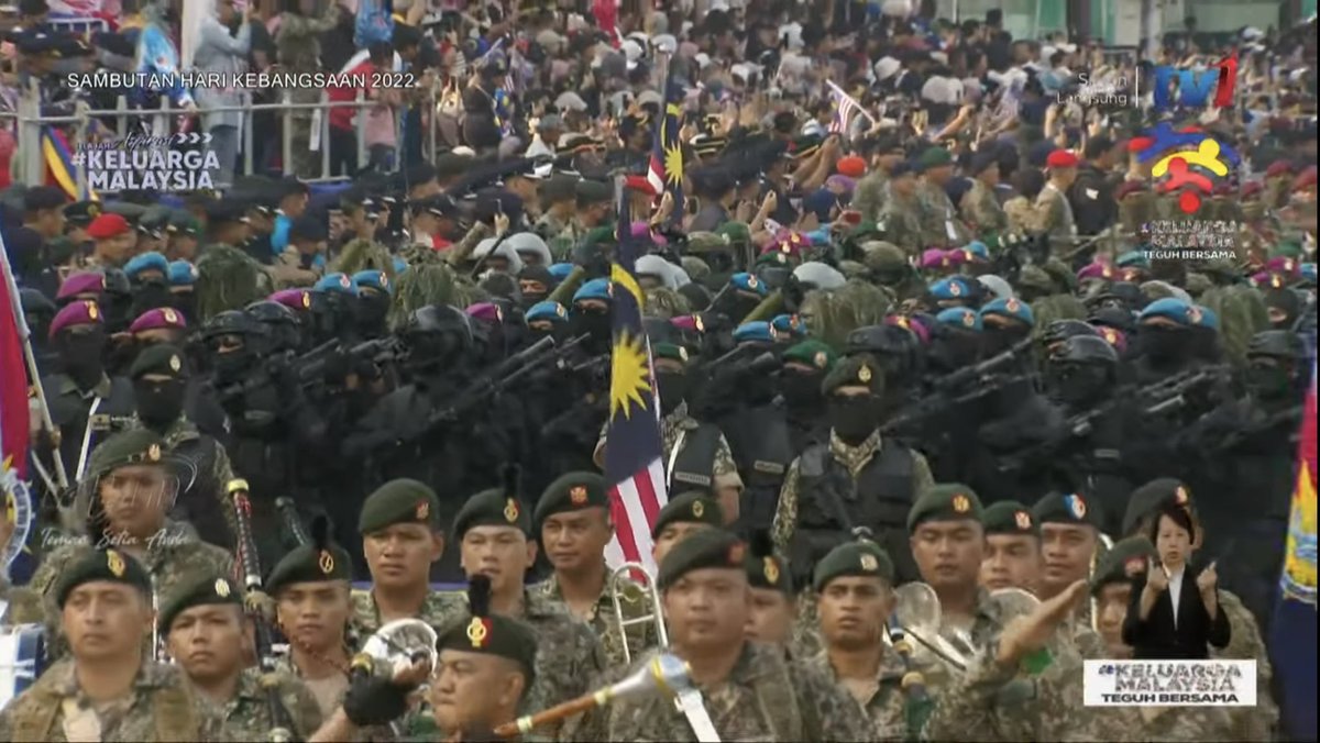 aa_nurnaziha's tweet photo. Sgt berterima kasih kepada semua pihak yg terlibat menjayakan sambutan Hari Kemerdekaan yg ke 65 kali ini..still xboleh move on dengan 2 perkara ni..walaupun tak dapat pergi dataran tapi liputan oleh @RTM_Malaysia sgt luar biasa..syabas dan terima kasih! #salute #dataran https://t.co/dt1GLIVQTO
