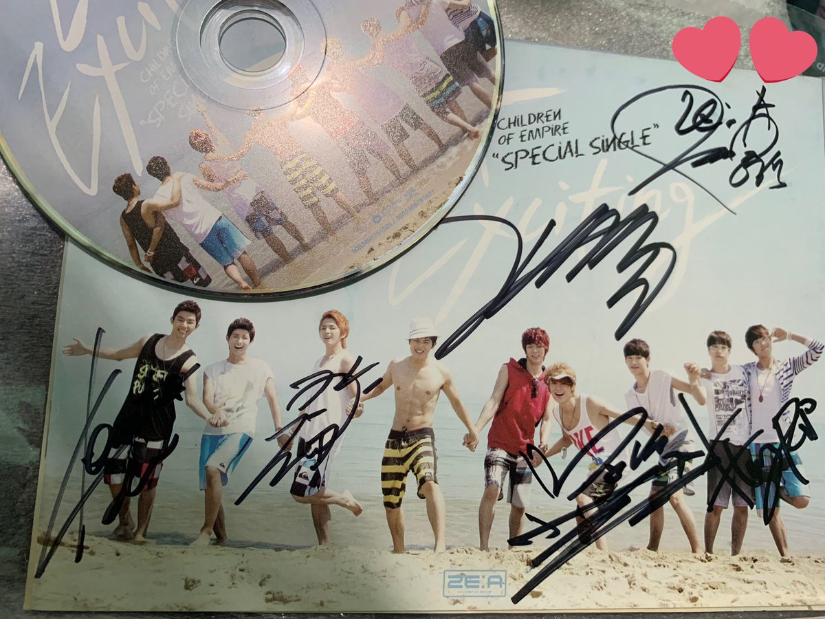 shvv05's tweet photo. Yayysss finally signed ZE:A album ❤️ My Park Hyungsik is here na 🥰😍
Thank you @luccorie_carts sobrang bait and accommodating ang bilis at ang ayos pa ng packaging.😊
#Luccisold https://t.co/QvK0Mwn5QU