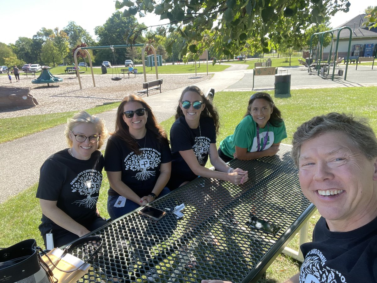 McCumberTeach's tweet photo. Philip is the epitome of #openmindedness and shared some of his life experiences with us. We talked more about how we can foster #openmindedness in our students! 🧠 🌎
@OrionOaksElem
@LkOrionSchools
@PosProject
#otherpeoplematter
#orionoaks
#thepositivityproject https://t.co/pJ364yg9Fg