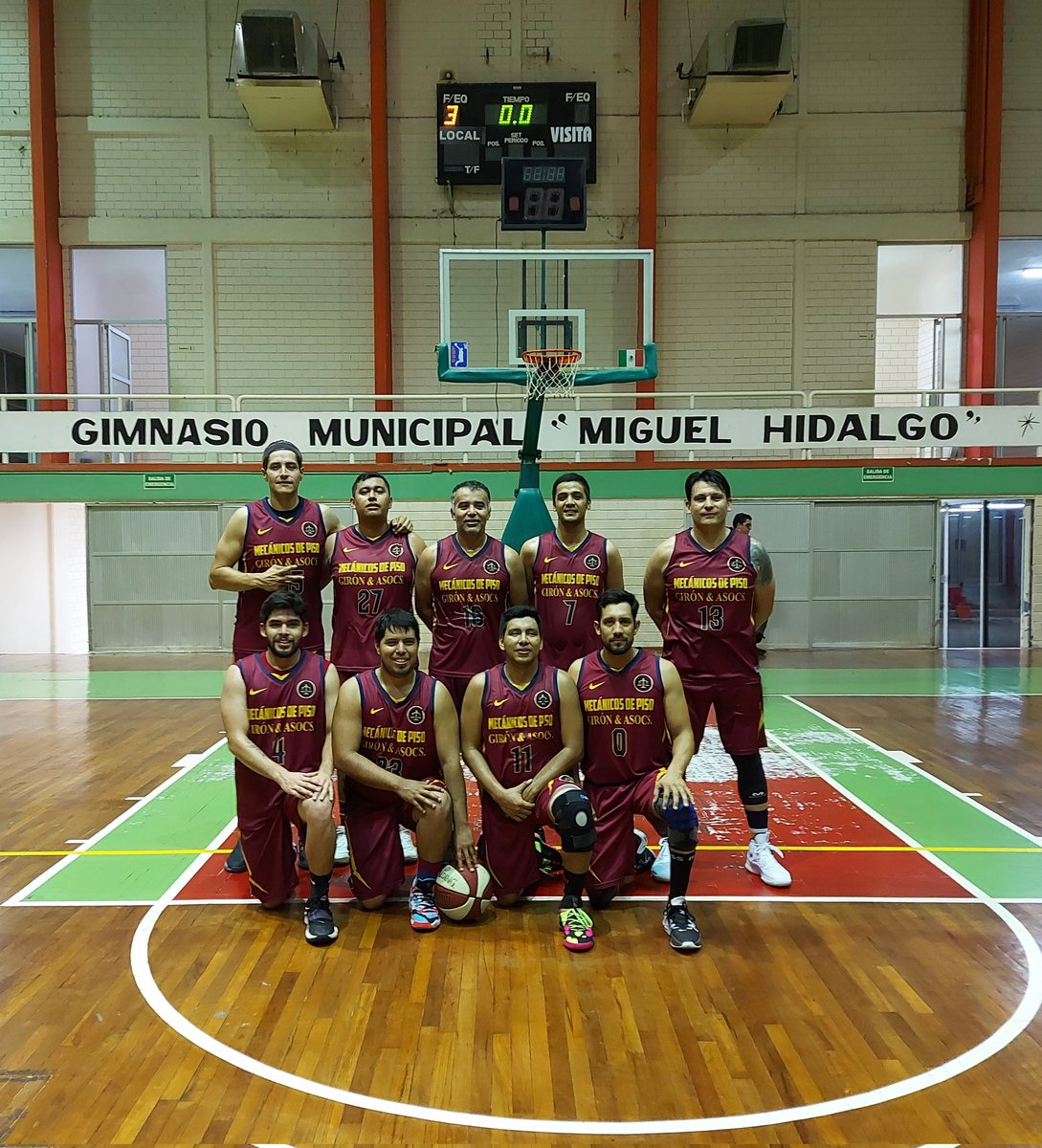 RulotheTank13's tweet photo. Dando lata todavía... Mecánicos A en semis #ballislife #ballers #basquetbol #basketball https://t.co/PYS1ee5u7T