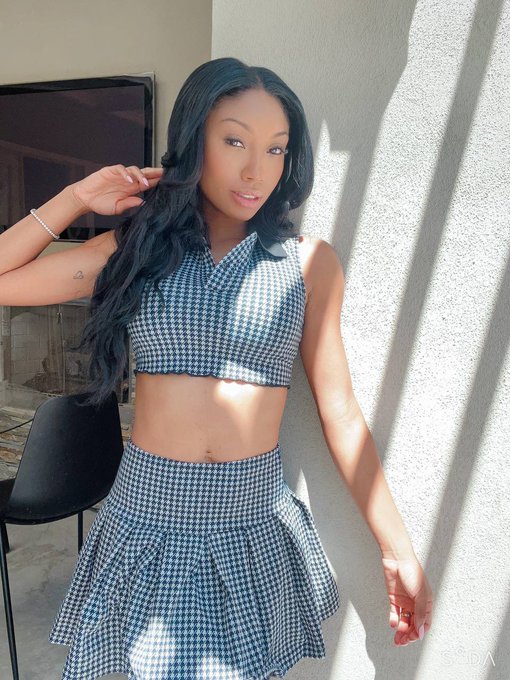 Undress me with your eyes https://t.co/IAM8MSJQTA