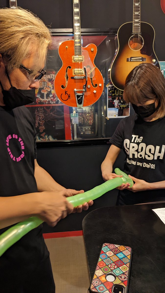 lambrettali2's tweet photo. 二人で風船持ちながらイチャついてるんですけどーーー。
#バルーンアート
#SRaSH https://t.co/xb8YGYZzYy
