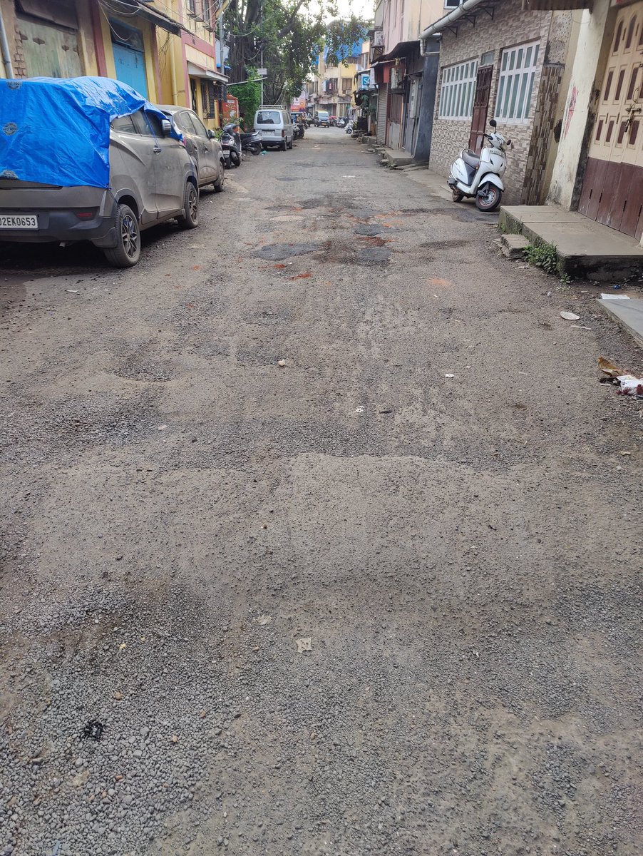 CommunityBandra's tweet photo. @mybmcWardHW how can we call this a FIX? Appreciate you come up with a better solution. #WarodaRoad Bandra West is unwalkable.
@Asif_Zakaria @ShelarAshish @RahebarRaja @mybmcWardHW @mybmcRoads https://t.co/QDR9ZCIeXX