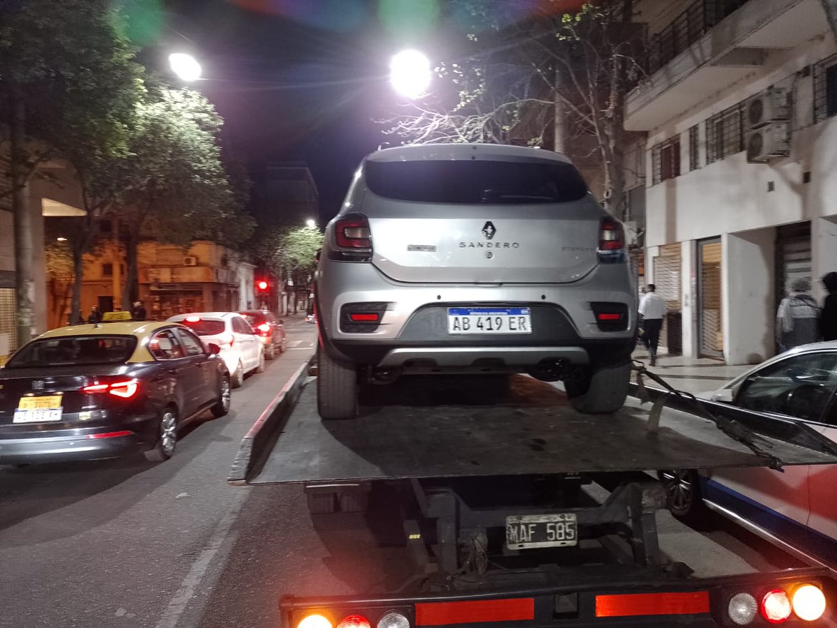 Rolfi_p's tweet photo. Vehículo secuestrado en operativo Municipal a un conductor de Uber. La ilegalidad es cara.. @Natalia13752097 @tatoiantosca @AttyrCamara @diablotabasso @PeladoCabron @MuniRosario https://t.co/YV6rKsny5K