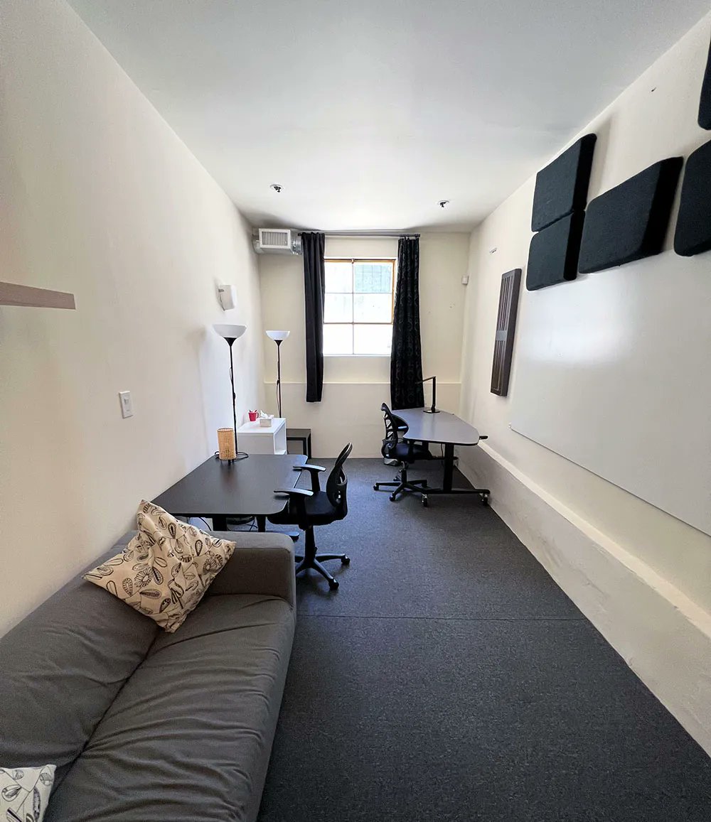 Looking for a short-term office rental in the heart of Silver Lake?

Find peace and comfort for your team with all of the amenities of Sunset Junction right around the corner.

For more information contact 323-661-0391 or info@fancyfilm.com

fancyfilmoffices.com

#fancyfilm