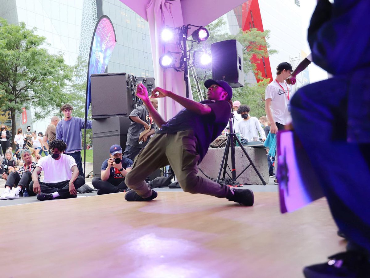 Monmontreal's tweet photo. Du 2 au 4 septembre, plongez au cœur des arts et des sports urbains (break dance, rap, graffiti et basketball 3x3) lors du Festival Distrix  🏀 🎶 Bienvenue à tous! 

📍Place des Festivals

https://t.co/rYrcsVFhbv

📷 @distrixfestival #Montréal #MTLmoments https://t.co/x7jiTubWpx