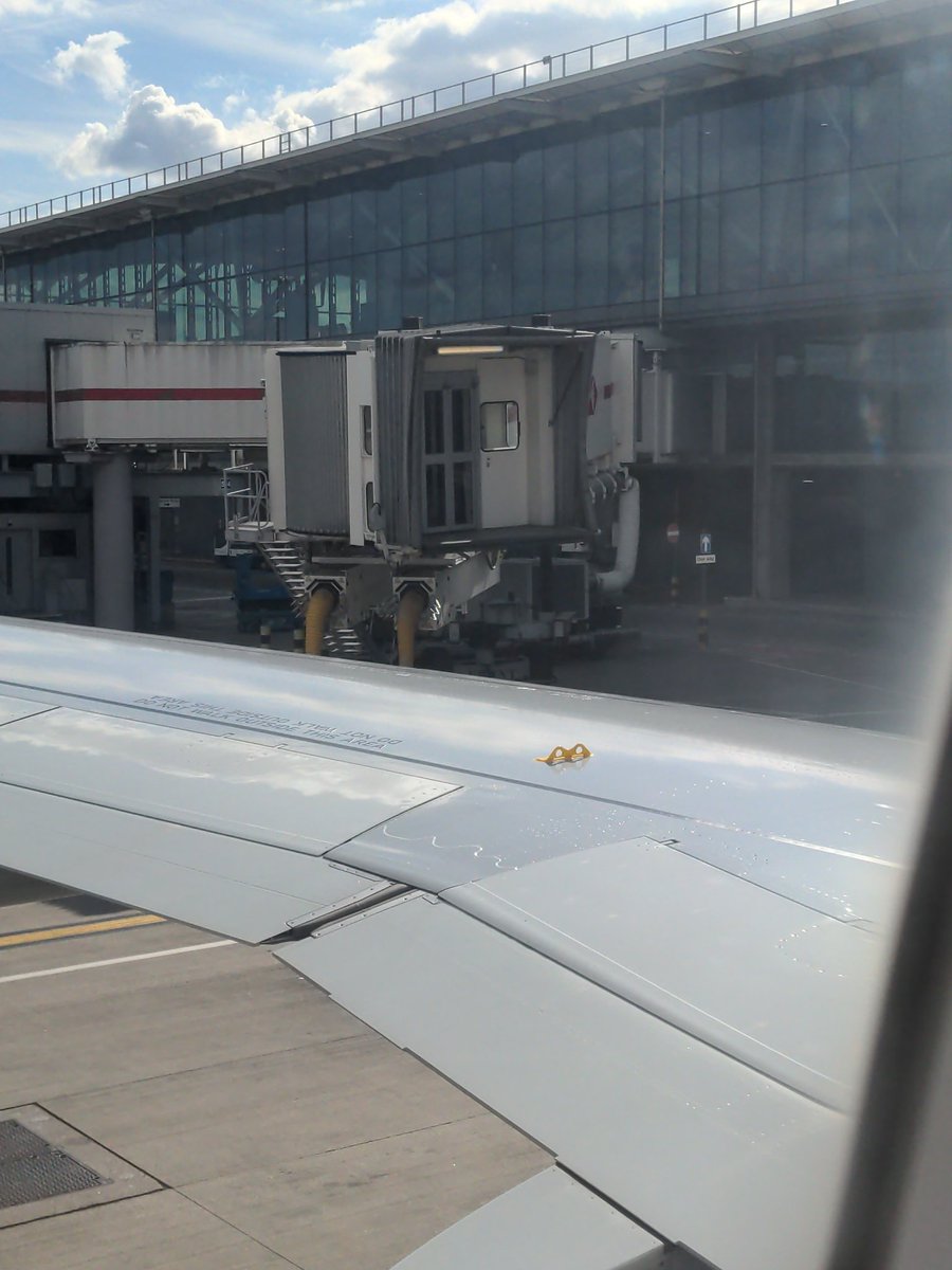 Lewis_299's tweet photo. @British_Airways how about you get someone over to attach the jetty to flight BA0611 fly from Palermo and it takes over half the flight time to wait for someone to let people off...seriously why are you at T5 if you can't cope? https://t.co/OTl3VC1dWK
