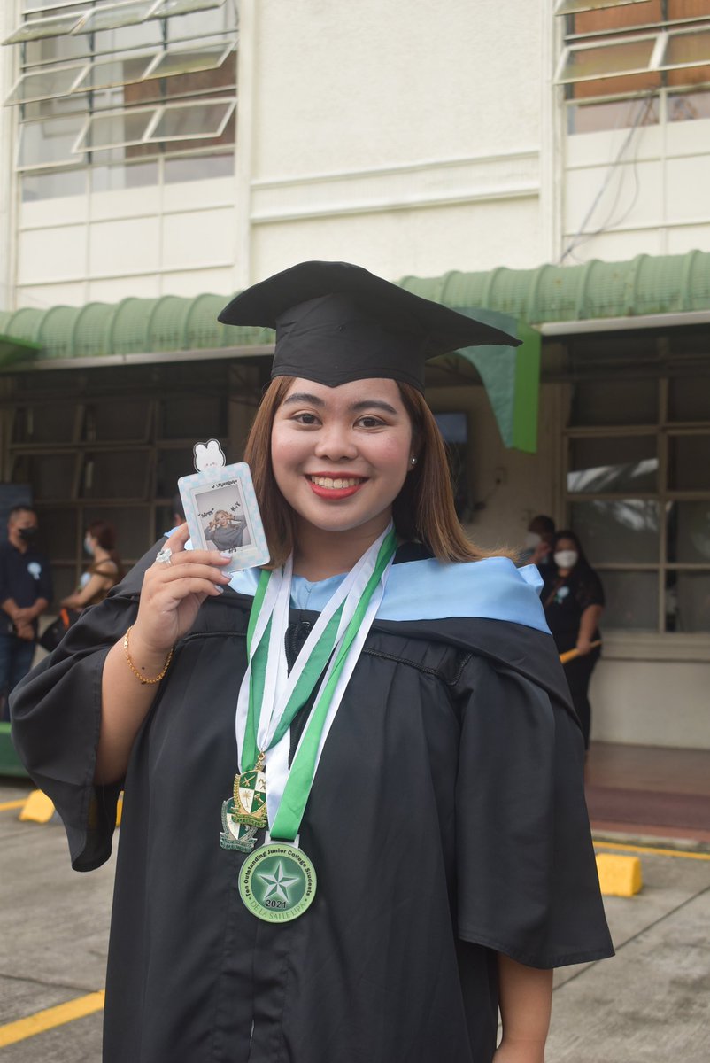 erickaniets's tweet photo. Thank you so much to my bias, STAYCβs SIEUN for congratulating me on my graduation. ILYSM π₯Ήπ @STAYC_official #sieun #staycsieun https://t.co/4AML8OH3O3