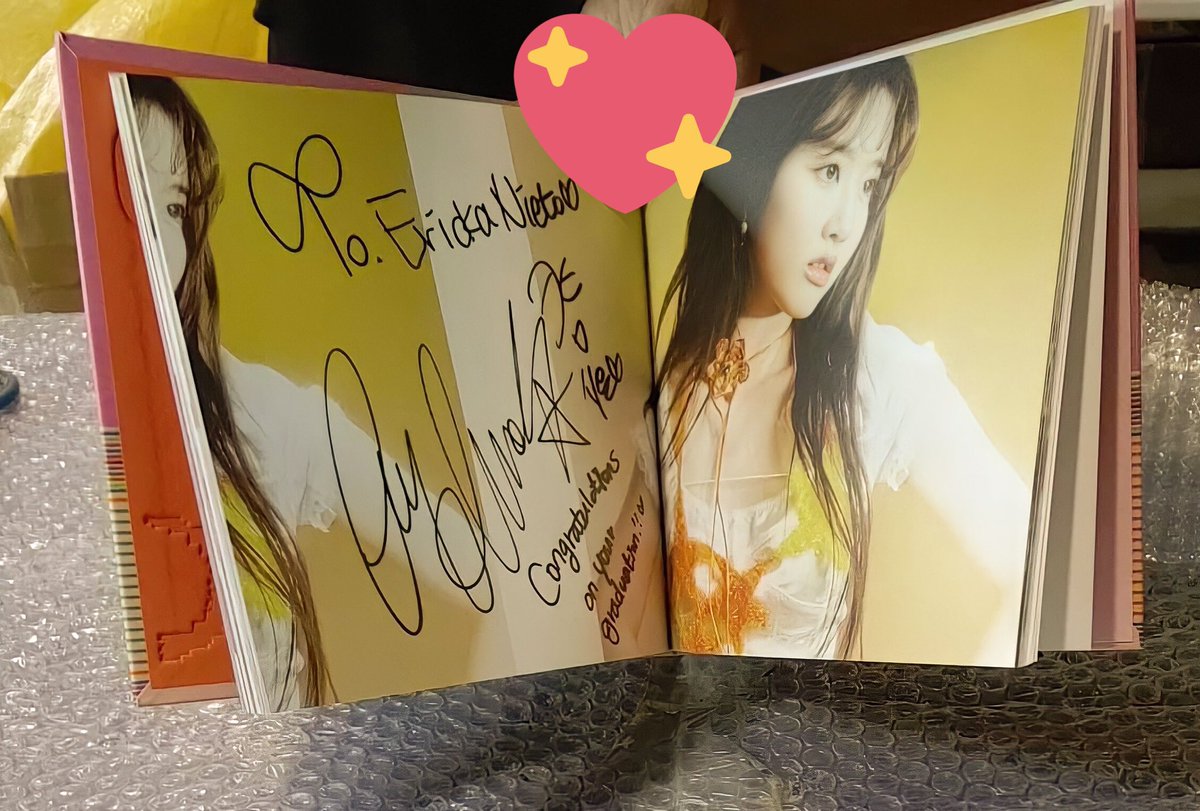 erickaniets's tweet photo. Thank you so much to my bias, STAYCβs SIEUN for congratulating me on my graduation. ILYSM π₯Ήπ @STAYC_official #sieun #staycsieun https://t.co/4AML8OH3O3
