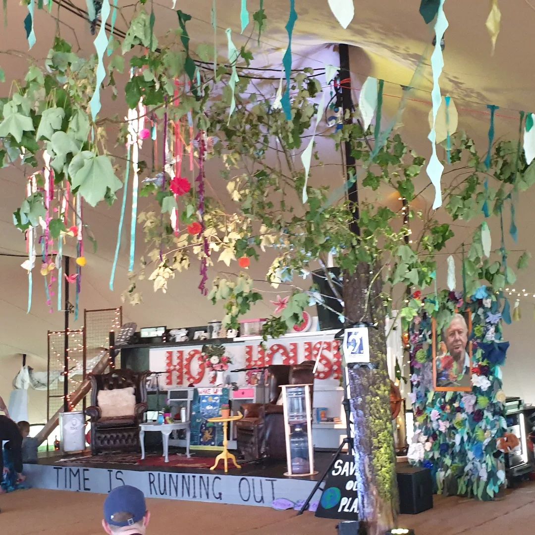 OakSustainable's tweet photo. We HAD to shout about this - over the weekend, Charlotte went to @greenbelt and witnessed some pretty inspiring stuff - no less a discussion with @CarolineLucas 😱💚🌍 as expected, she was incredible 👑
#climatejustice #festival #thesoulofclimateactivism #makelovenotco2 #queen https://t.co/6RqWzqlQln