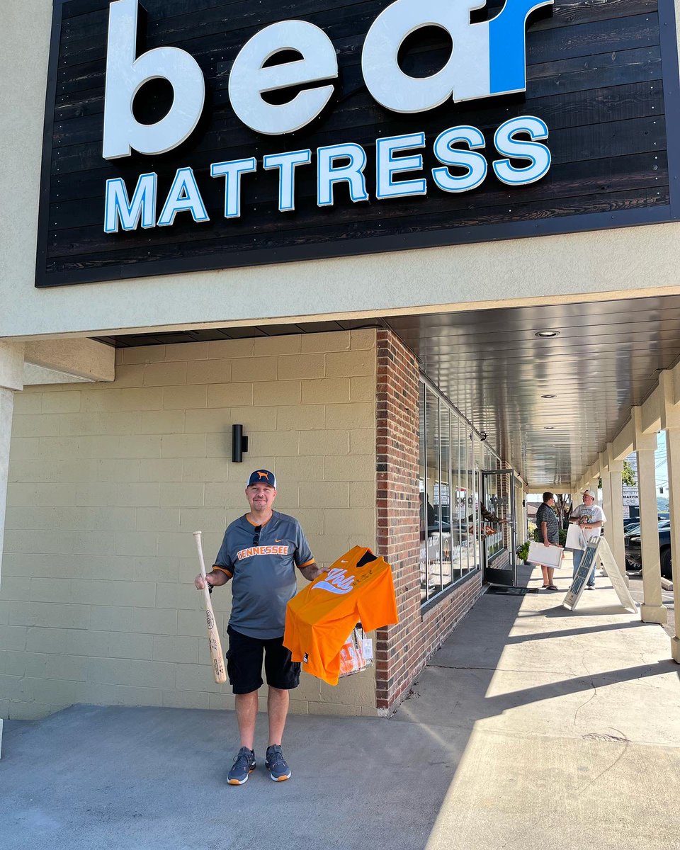 BedrMattress's tweet photo. Having a great time meeting new people today at Bed’r Mattress Farragut @ 10609 Kingston Pike!
#liveremote #baseball #autographs #community https://t.co/tvdlqasPPk