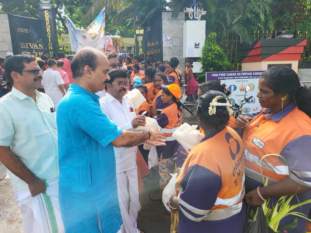 KPJBJP's tweet image. Participated in the Distribution of #ModiKits to Chennai Corporation Healthcare Workers by #TNBJP #OLC South Chennai on account of #VinayakaChaturthi...
@annamalai_k @KesavaVinayakan @blsanthosh @Murugan_MoS @KaruNagarajan1 @narendramodi @AmitShah @TNBJPOLC1 @TnbjpOLCCHN